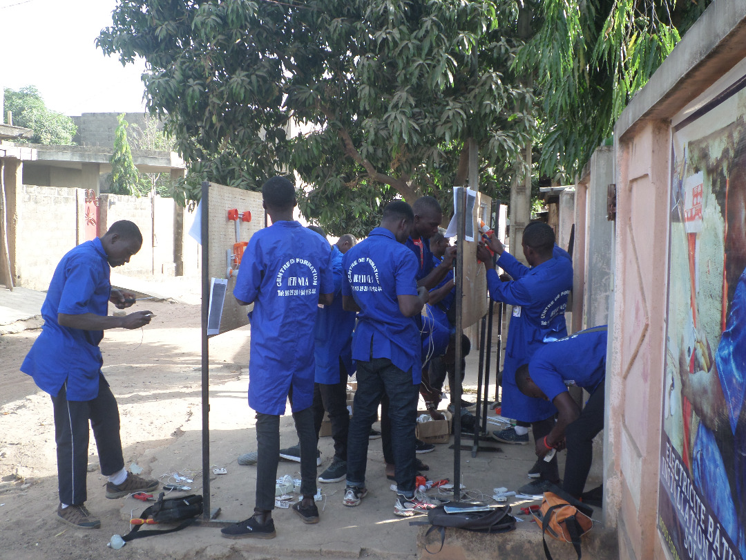 Electricité Bâtiment Installation Panneaux Solaires 