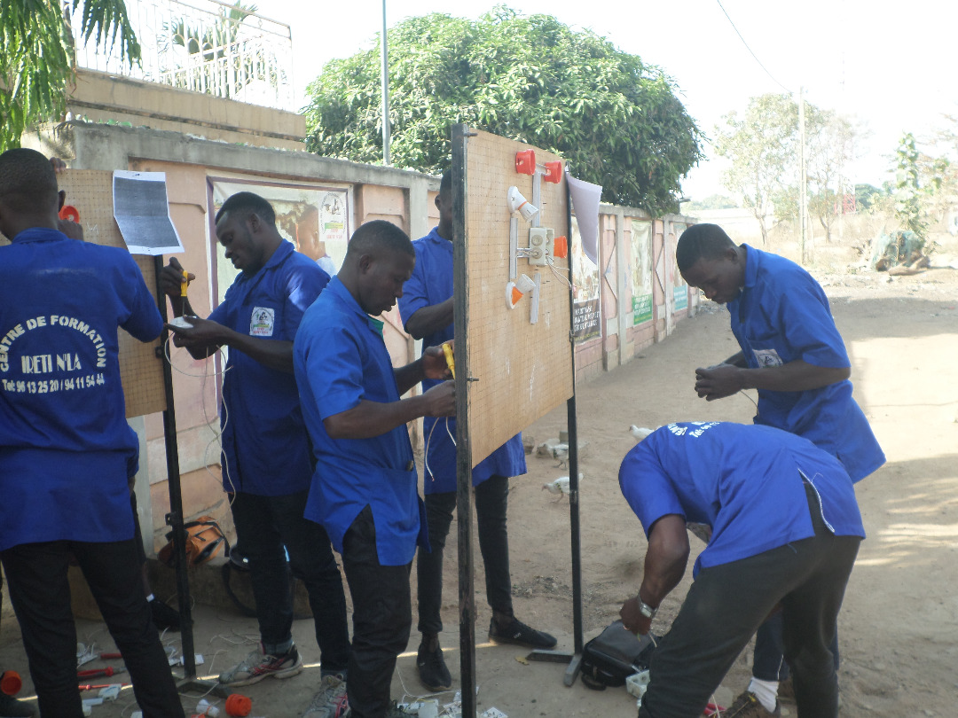 Séance Pratique avec les Elèves de la Filière Electricité Bâtiment